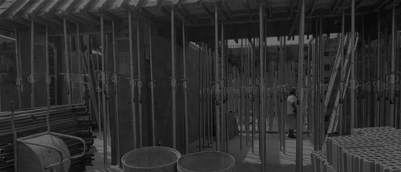 Alugue andaime tubular e escora metálica